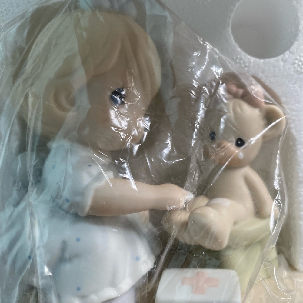 Precious moments caring figurine. Nurse. 1994 like new in box. - Picture 3 of 9
